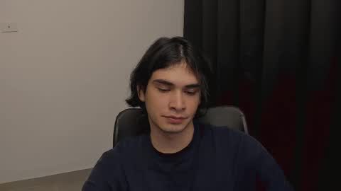 Snapshot of thiaan__ chatting on February 18, 12:59 am thiaan__ online show from February 18, 12:59 am