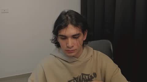 Snapshot of thiaan__ chatting on February 20, 4:28 am thiaan__ online show from February 20, 4:28 am