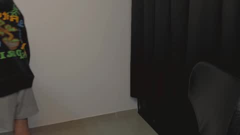 Snapshot of thiaan__ chatting on February 22, 3:23 am thiaan__ online show from February 22, 3:23 am