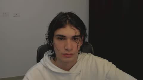 Snapshot of thiaan__ chatting on March 5, 2:25 am thiaan__ online show from March 5, 2:25 am