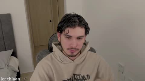 Snapshot of thiaan__ chatting on September 13, 3:39 am thiaan__ online show from September 13, 3:39 am