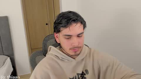 Snapshot of thiaan__ chatting on November 4, 10:53 pm thiaan__ online show from November 4, 10:53 pm