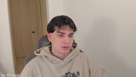 Snapshot of thiaan__ chatting on November 20, 3:28 am thiaan__ online show from November 20, 3:28 am