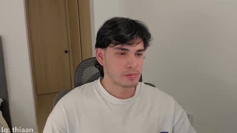 Snapshot of thiaan__ chatting on November 30, 1:31 am thiaan__ online show from November 30, 1:31 am