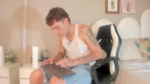 Thiago  online show from March 24, 8:14 pm