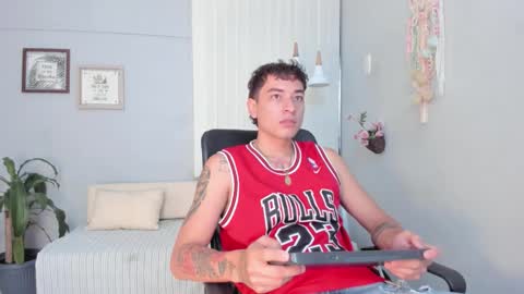 Thiago  online show from March 25, 12:22 pm