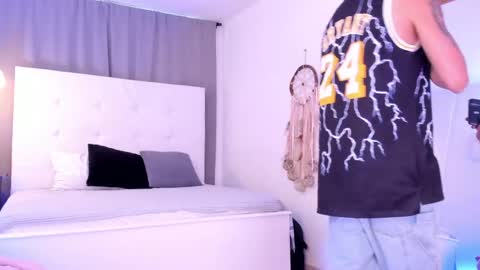 Thiago  online show from April 1, 12:17 pm