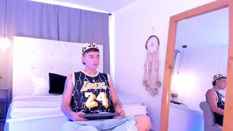 Thiago  online show from April 1, 1:41 pm