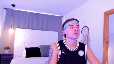 Thiago  online show from April 2, 1:31 pm