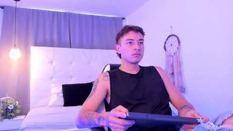 Thiago  online show from April 7, 12:16 pm