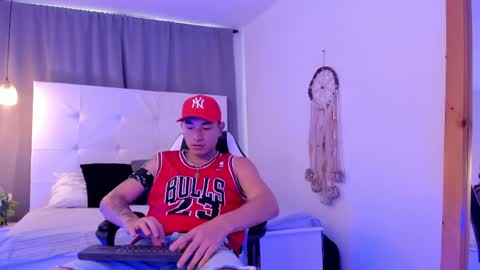 Thiago  online show from April 8, 12:27 pm