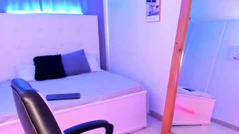 Thiago  online show from April 15, 3:08 pm