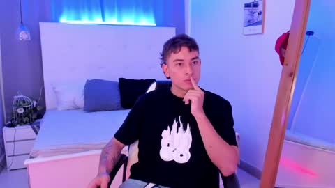 Thiago  online show from April 16, 12:28 pm