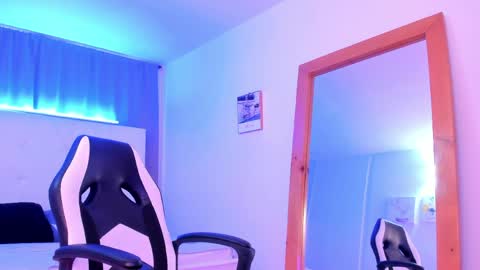 Thiago  online show from April 17, 12:08 pm