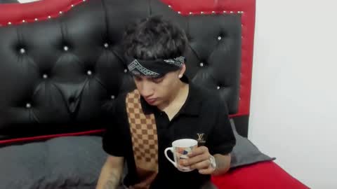 thiago_divine_anki online show from October 20, 9:15 pm