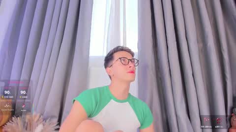 Snapshot of thiago_jones chatting on September 20, 9:38 pm SanThiago online show from September 20, 9:38 pm