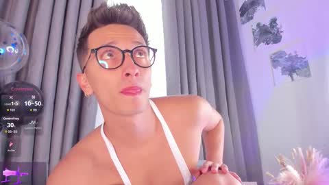 Snapshot of thiago_jones chatting on November 29, 9:29 pm SanThiago online show from November 29, 9:29 pm