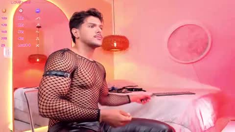 Snapshot of thiago_mercer chatting on September 22, 11:12 am Thiago online show from September 22, 11:12 am