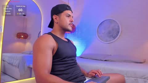 Snapshot of thiago_mercer chatting on October 11, 11:20 am Thiago online show from October 11, 11:20 am