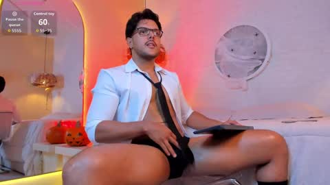 Snapshot of thiago_mercer chatting on October 20, 8:26 am Thiago online show from October 20, 8:26 am