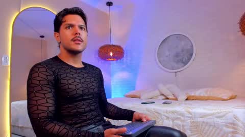 Snapshot of thiago_mercer chatting on November 4, 10:03 am Thiago online show from November 4, 10:03 am