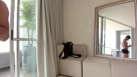 Snapshot of thiago_moretti chatting on June 20, 5:38 pm THIAGO online show from June 20, 5:38 pm