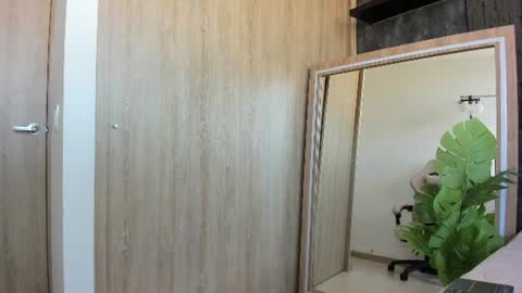 Snapshot of thiago_moretti chatting on June 24, 9:47 pm THIAGO online show from June 24, 9:47 pm