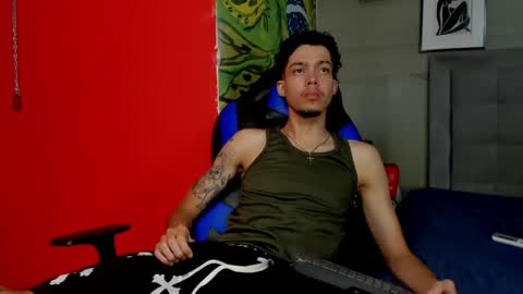 Thiago online show from April 16, 8:42 pm