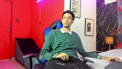 Snapshot of thiago_preston chatting on June 12, 7:57 pm Thiago online show from June 12, 7:57 pm