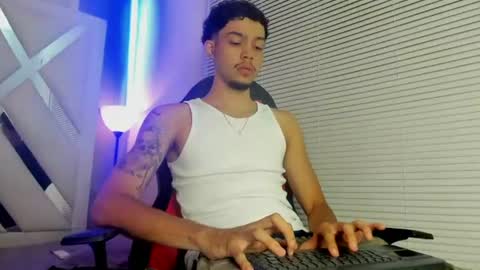 Snapshot of thiago_preston chatting on June 14, 7:38 pm Thiago online show from June 14, 7:38 pm