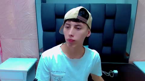 thiago_twink38 online show from February 4, 7:14 am