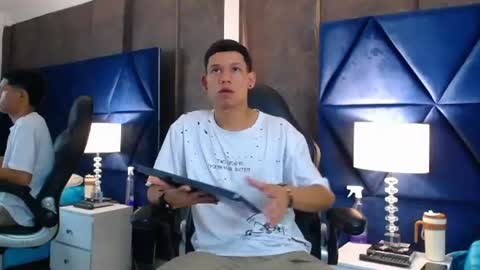 Snapshot of thiagoferrer_ chatting on June 21, 1:08 am T H I A G O online show from June 21, 1:08 am