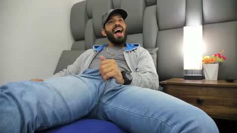 Thia Gomez online show from March 10, 7:30 pm