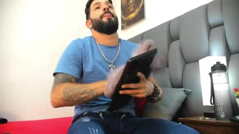 Thia Gomez online show from April 7, 7:14 pm