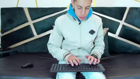 Thiago   online show from May 27, 12:40 am
