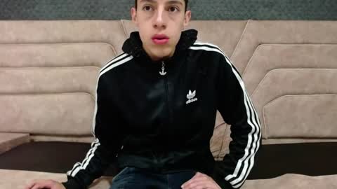 Snapshot of thiagos19 chatting on June 9, 1:01 pm Thiago online show from June 9, 1:01 pm