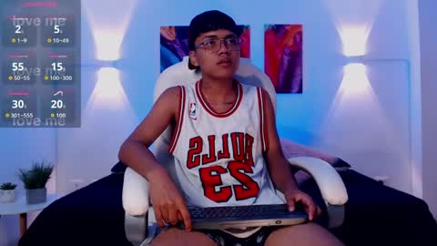 Thiago online show from April 8, 11:27 pm