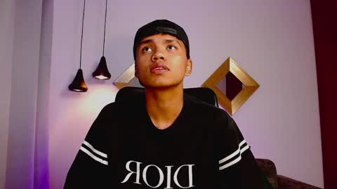 Thiago online show from April 14, 12:05 am