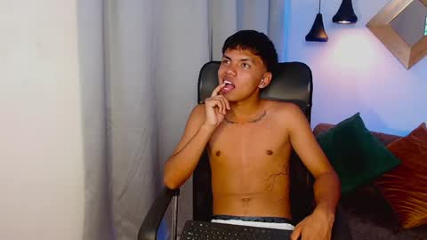 Thiago online show from April 17, 12:24 am