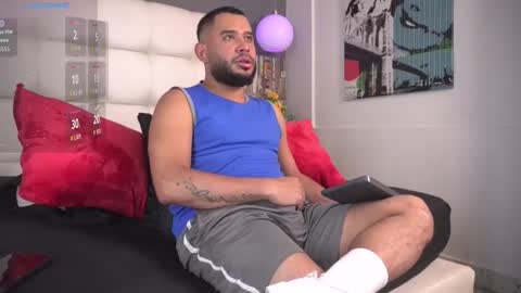 thiagoxbig online show from February 12, 9:21 pm