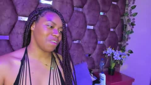 Snapshot of thiana_taylor chatting on December 2, 8:26 pm thiana_taylor online show from December 2, 8:26 pm