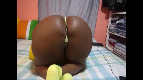 Snapshot of thick_sweet_ass chatting on February 3, 6:45 am thick_sweet_ass online show from February 3, 6:45 am