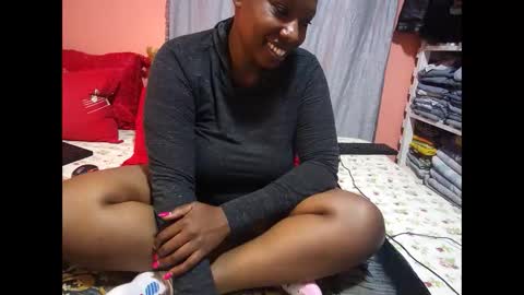 Snapshot of thick_sweet_ass chatting on February 18, 8:27 am thick_sweet_ass online show from February 18, 8:27 am