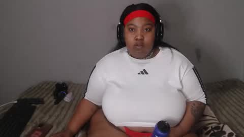 Snapshot of thickassmamie26 chatting on May 28, 1:58 am thickassmamie26 online show from May 28, 1:58 am