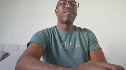 Snapshot of thickblackdick3 chatting on November 17, 7:47 am thickblackdick online show from November 17, 7:47 am