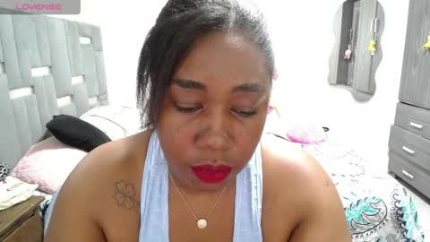 Snapshot of thickebonymilf chatting on April 27, 5:16 am XIOMARA online show from April 27, 5:16 am