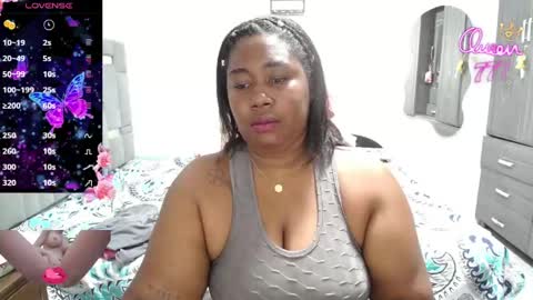 Snapshot of thickebonymilf chatting on May 1, 1:10 am XIOMARA online show from May 1, 1:10 am