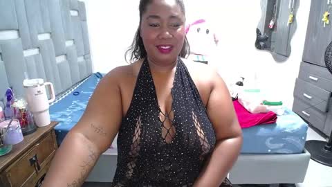 Snapshot of thickebonymilf chatting on May 21, 5:25 am XIOMARA online show from May 21, 5:25 am