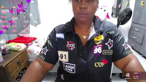 Snapshot of thickebonymilf chatting on May 24, 9:14 am XIOMARA online show from May 24, 9:14 am