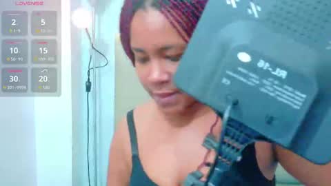 Snapshot of thickeebonyy chatting on October 19, 7:47 pm thickeebonyy online show from October 19, 7:47 pm